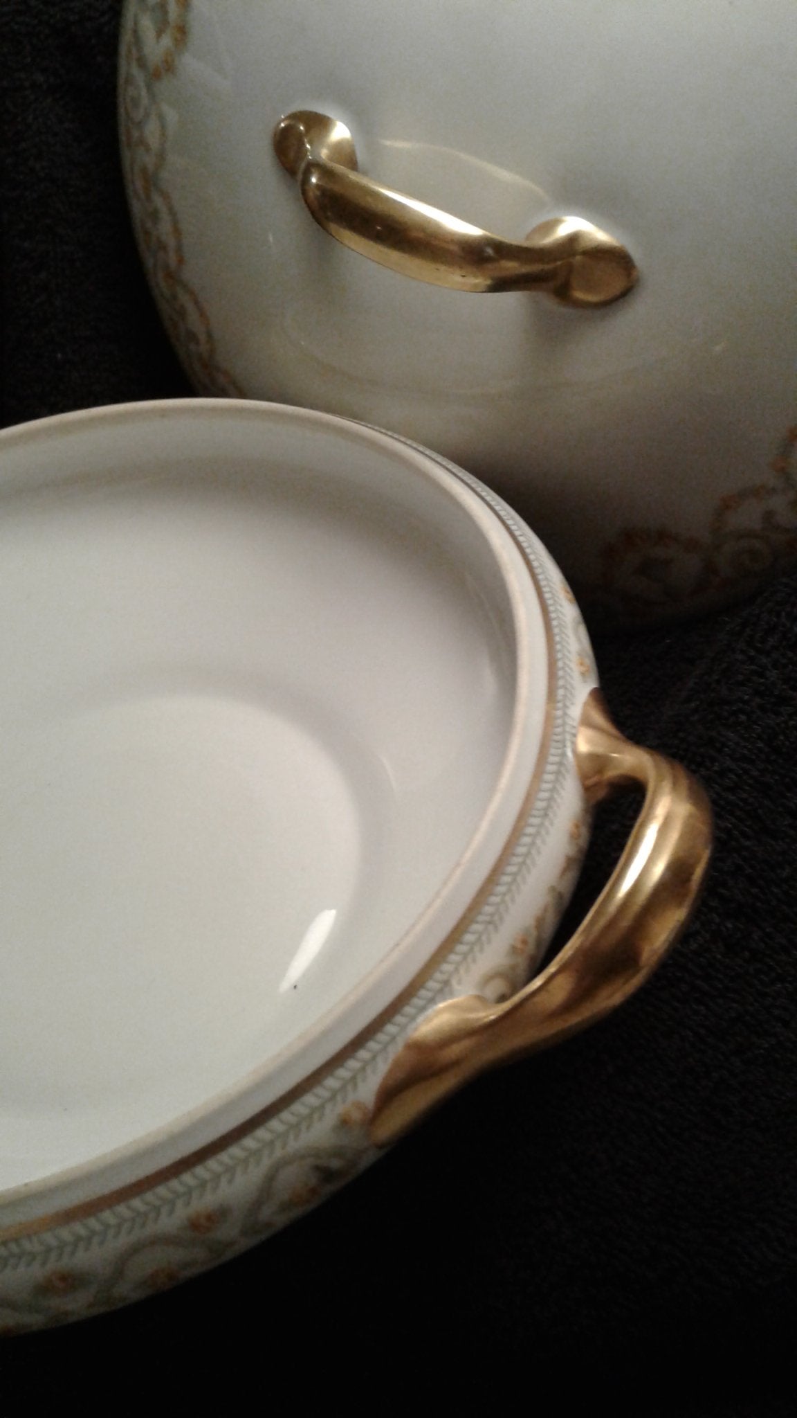 Limoges, Bawo & Dotter 1900 Round Covered Vegetable BWD13 Green Scroll Gold Trim