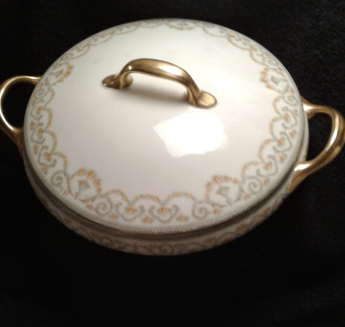 Limoges, Bawo & Dotter 1900 Round Covered Vegetable BWD13 Green Scroll Gold Trim
