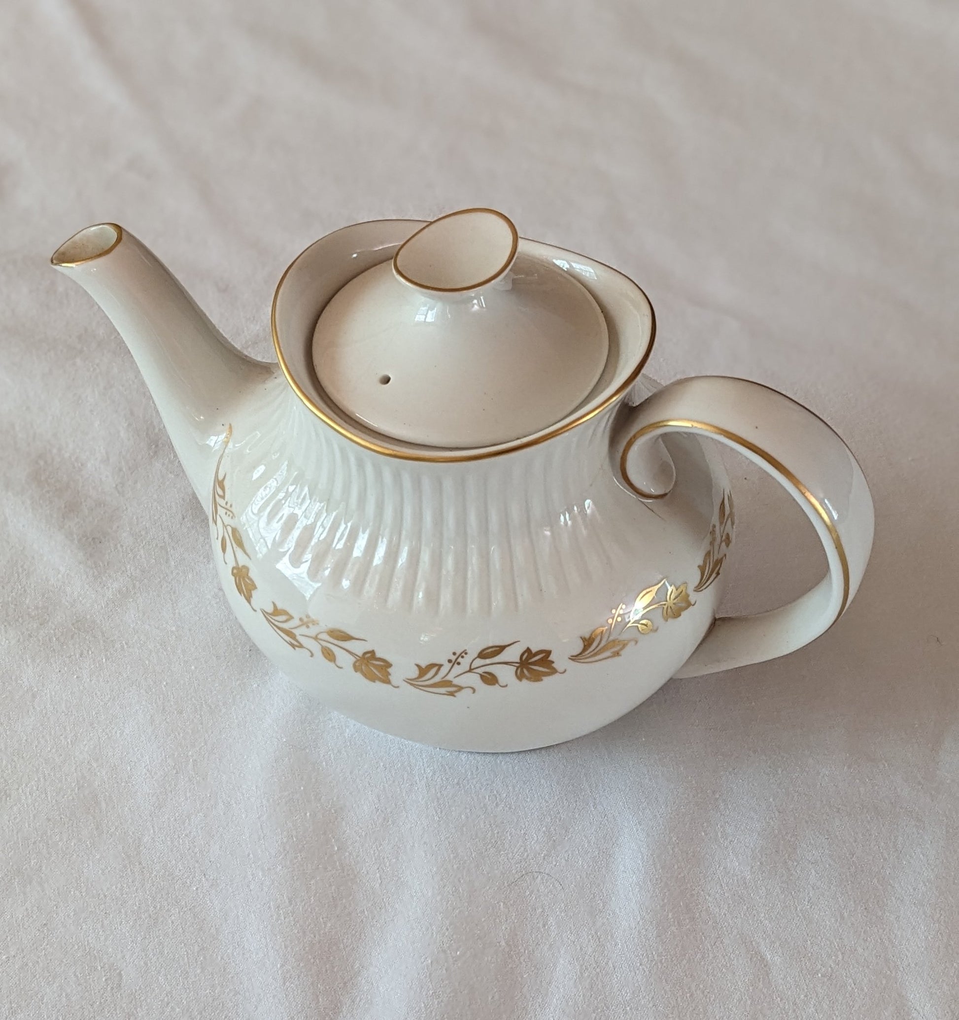 Royal Doulton vintage teapot pattern TC 1006